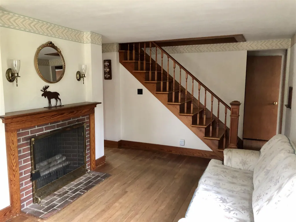 33 Tilton Avenue Kittery ME 03904