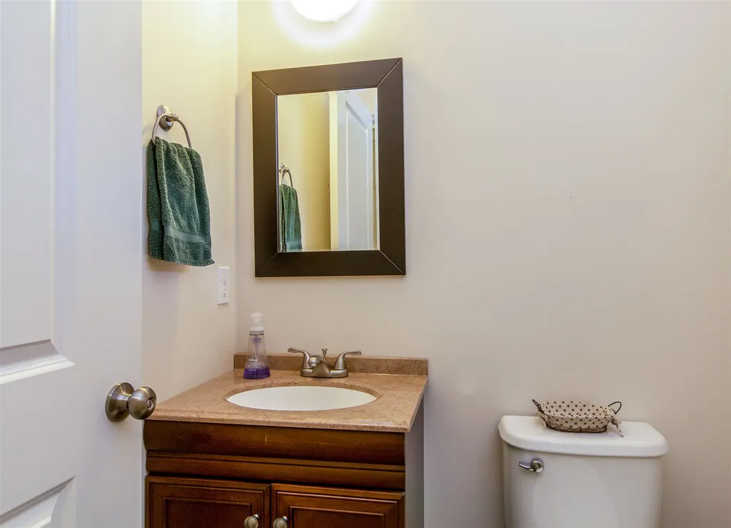 25 Logan Court Shelburne VT 05482
