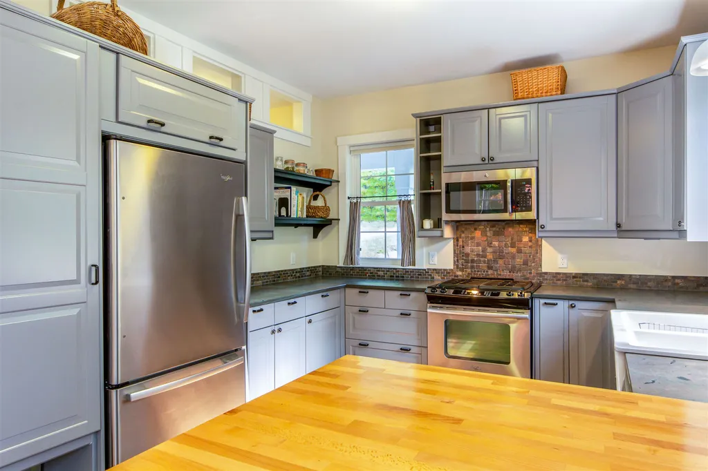 25 Logan Court Shelburne VT 05482