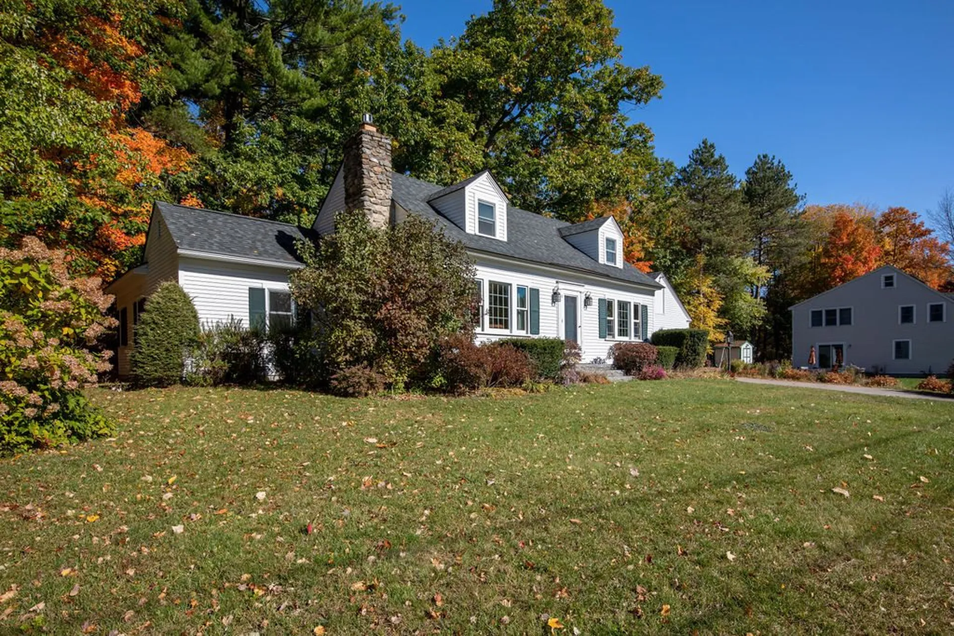 72 Fairview Avenue Henniker NH 03242-3391