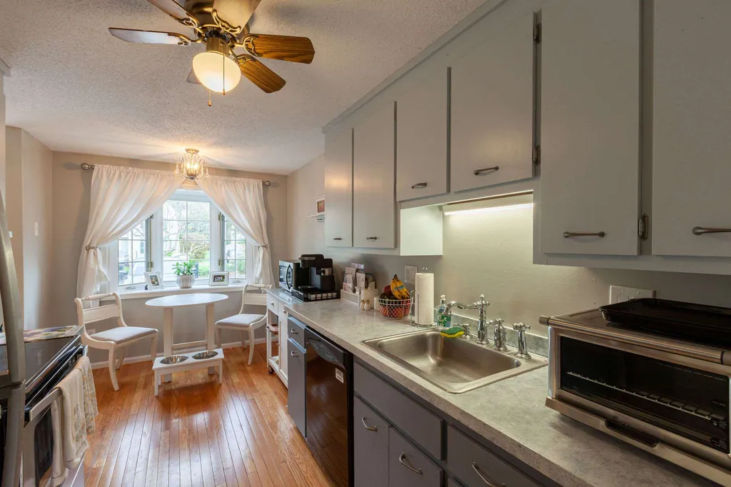 438 Fox Hollow Drive Hudson NH 03051