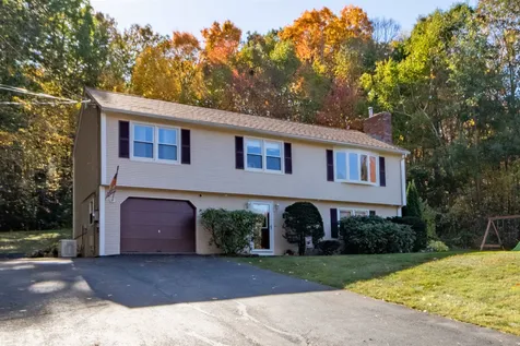 3 Gaita Drive Derry NH 03038