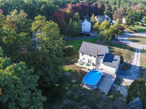 7 Sara Beth Lane Londonderry NH 03053