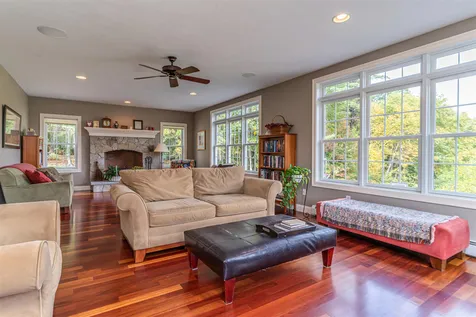 6 Weare Road Kensington NH 03833