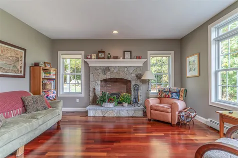 6 Weare Road Kensington NH 03833