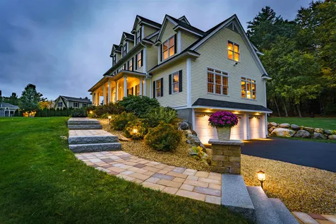 6 Weare Road Kensington NH 03833