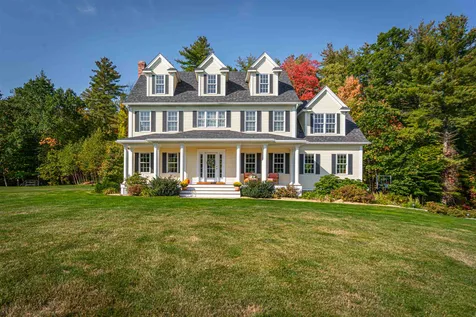 6 Weare Road Kensington NH 03833