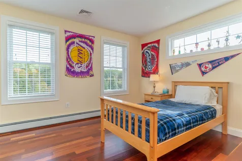 6 Weare Road Kensington NH 03833