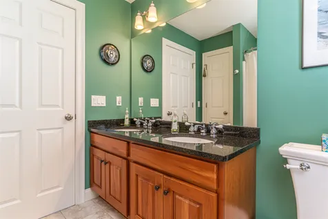 6 Weare Road Kensington NH 03833