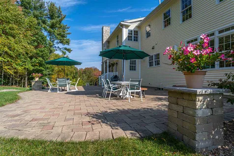 6 Weare Road Kensington NH 03833