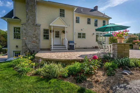 6 Weare Road Kensington NH 03833