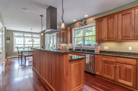 6 Weare Road Kensington NH 03833