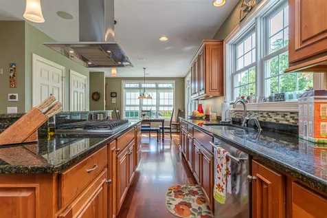 6 Weare Road Kensington NH 03833