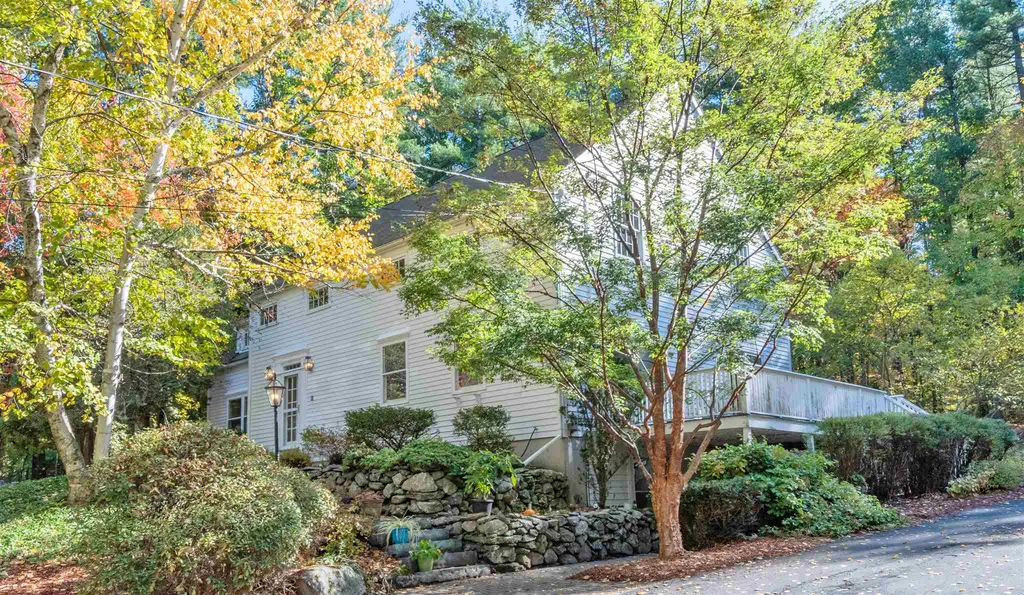 8 Massasoit Road Nashua NH 03063
