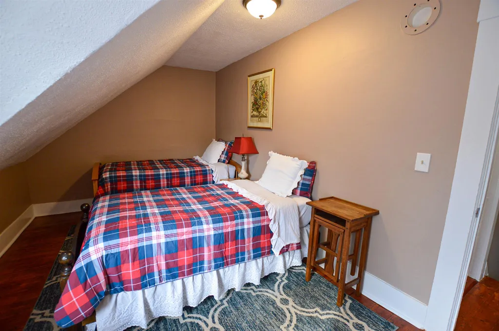 9 W Main Street Ludlow VT 05149
