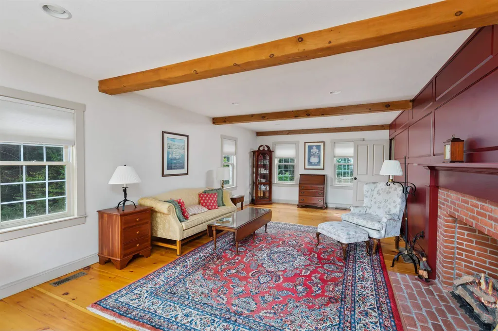 11 Susan Road New Boston NH 03070