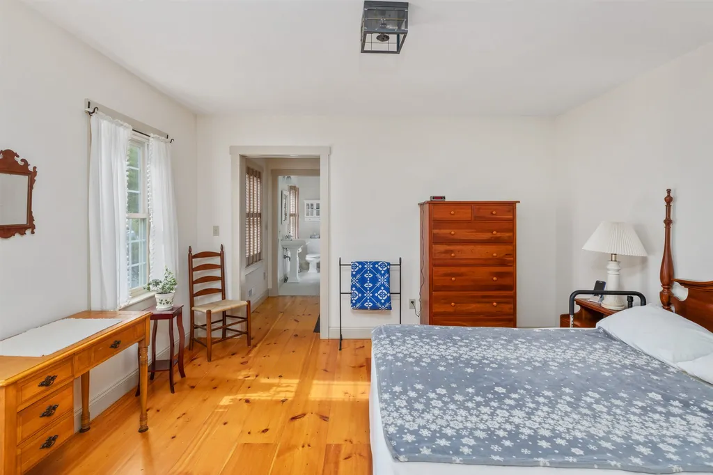 11 Susan Road New Boston NH 03070