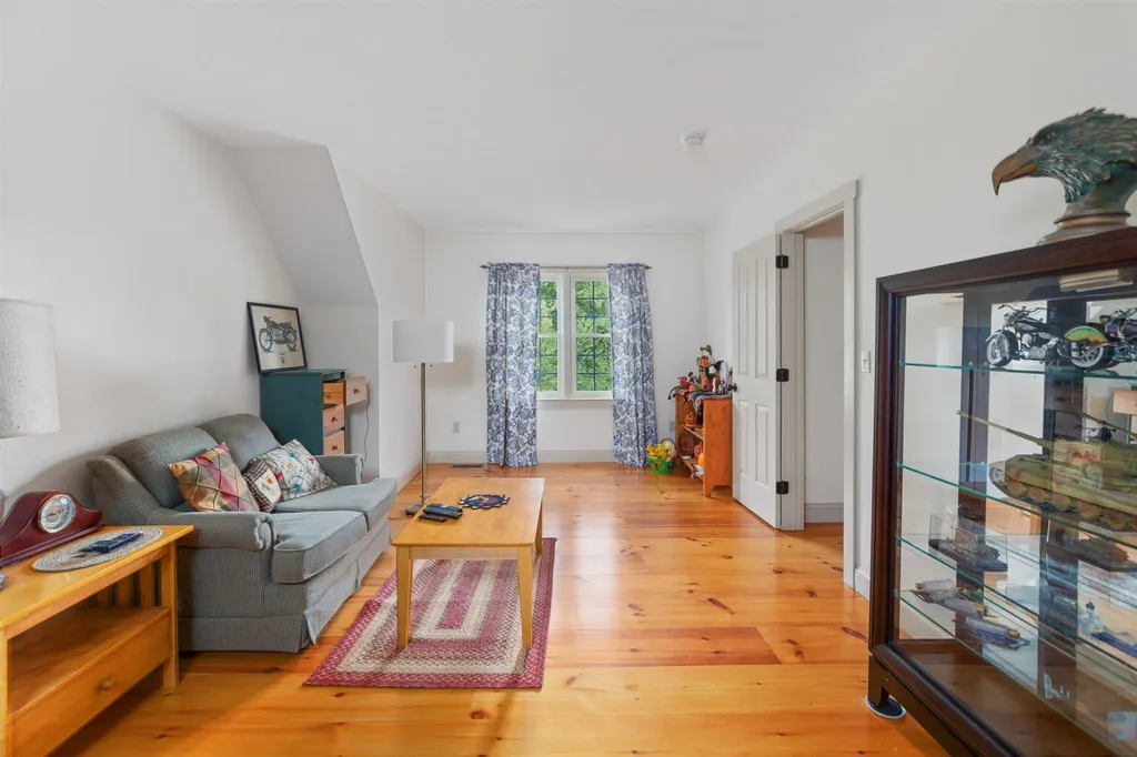 11 Susan Road New Boston NH 03070