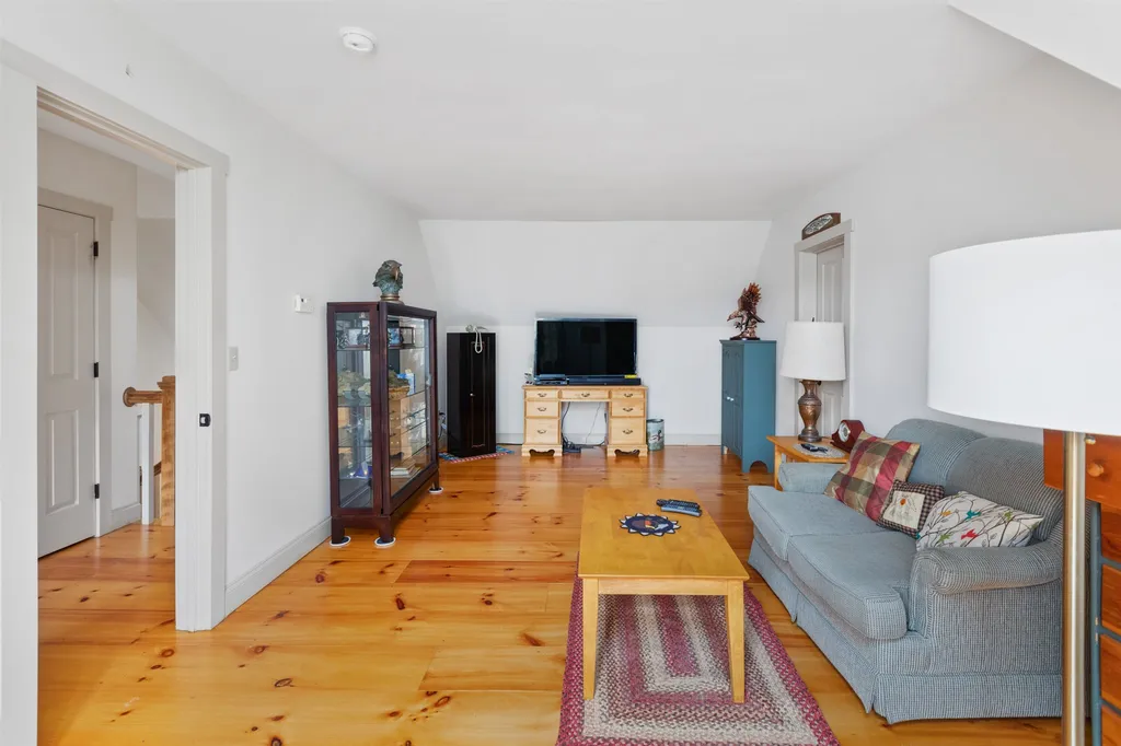 11 Susan Road New Boston NH 03070