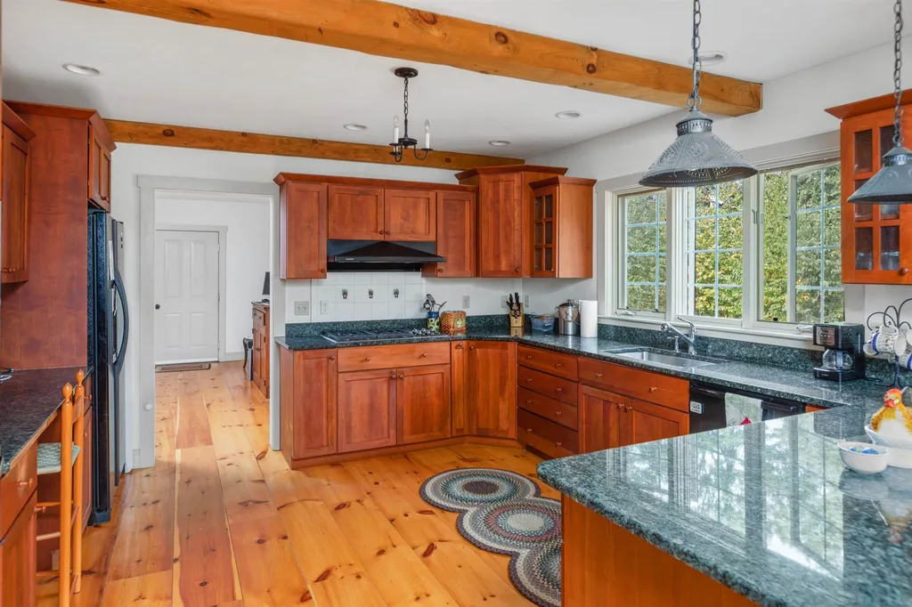 11 Susan Road New Boston NH 03070