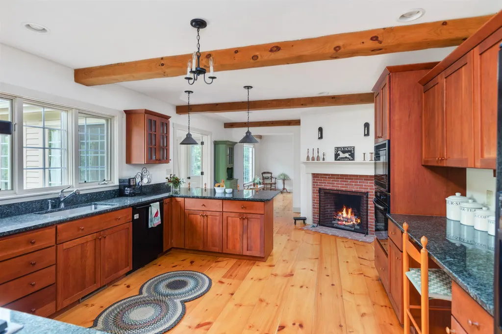 11 Susan Road New Boston NH 03070