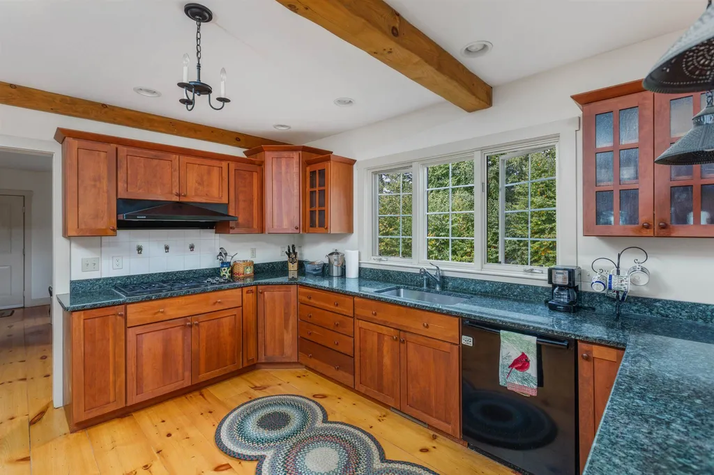 11 Susan Road New Boston NH 03070
