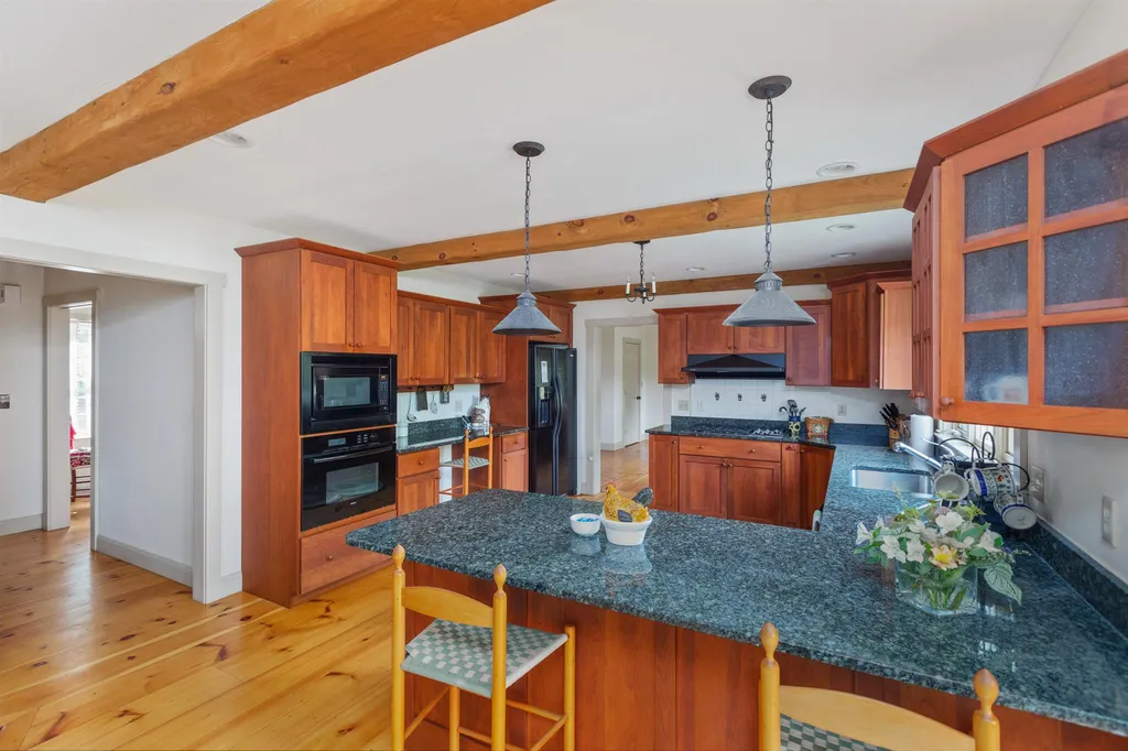 11 Susan Road New Boston NH 03070