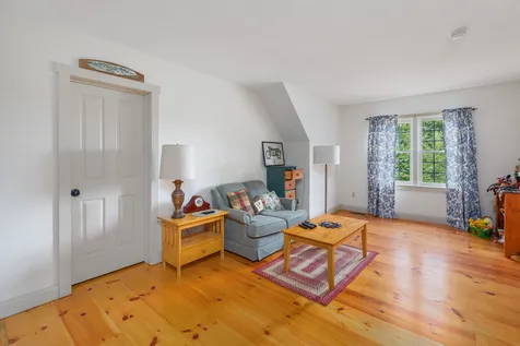 11 Susan Road New Boston NH 03070