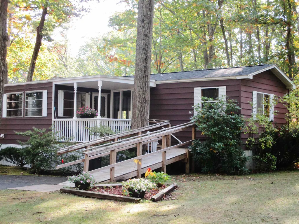 72 Cynthia Circle Seabrook NH 03874