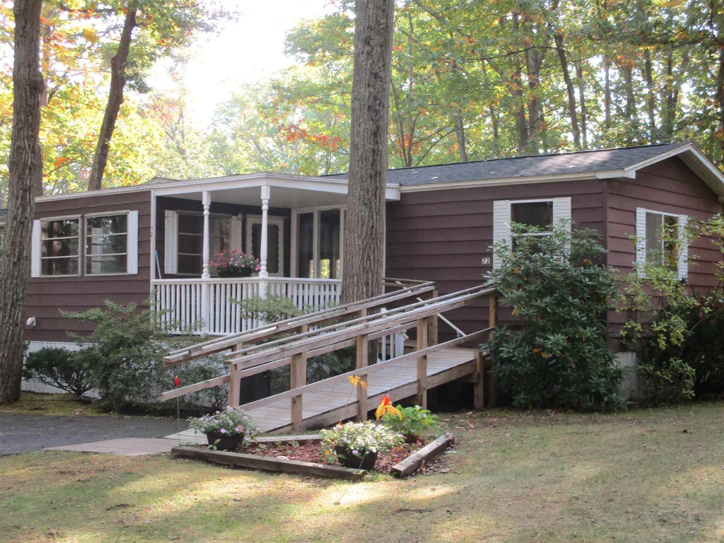 72 Cynthia Circle Seabrook NH 03874