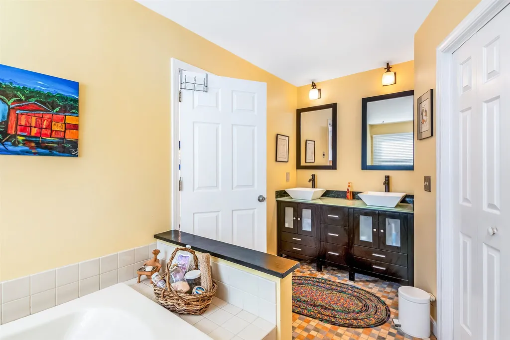 21 Walnut Lane Essex VT 05452