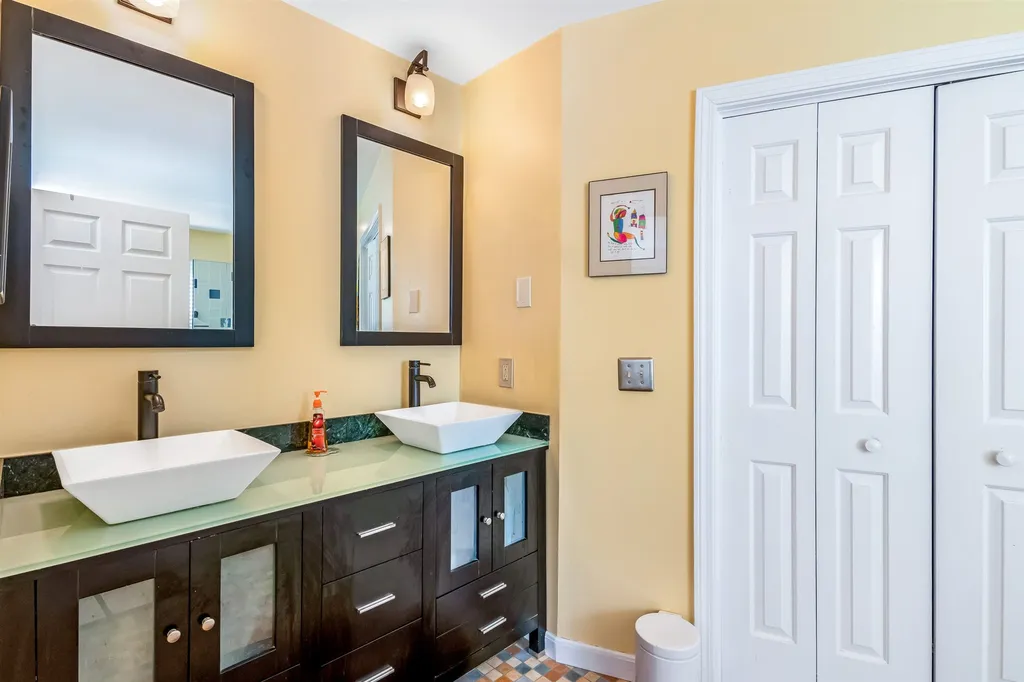 21 Walnut Lane Essex VT 05452