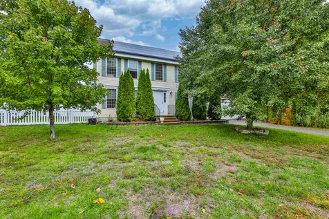 16 Lilac Court Manchester NH 03103