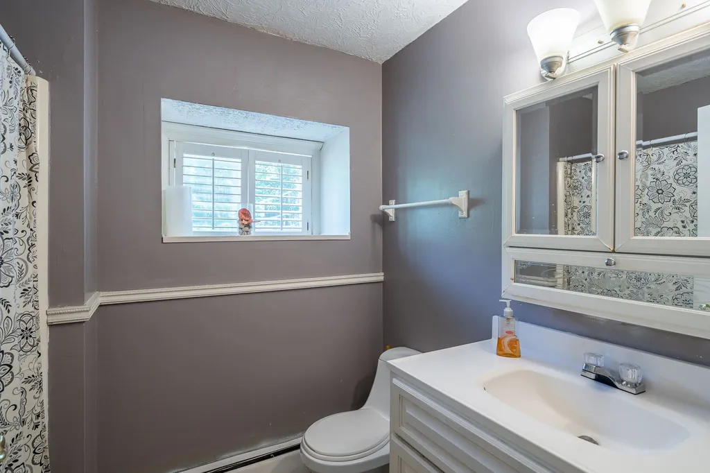 2 Jacob Avenue Hooksett NH 03106