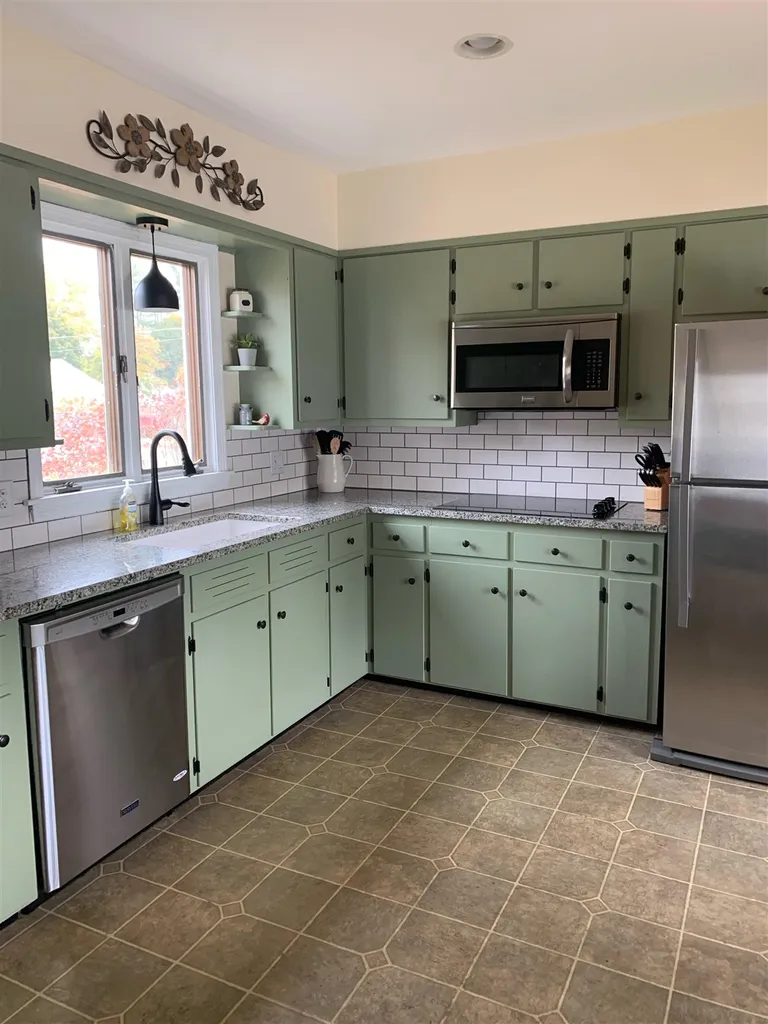 54 Pine Avenue Keene NH 03431