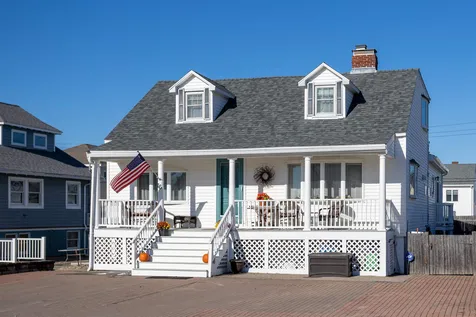 76 Pembroke Street Seabrook NH 03874