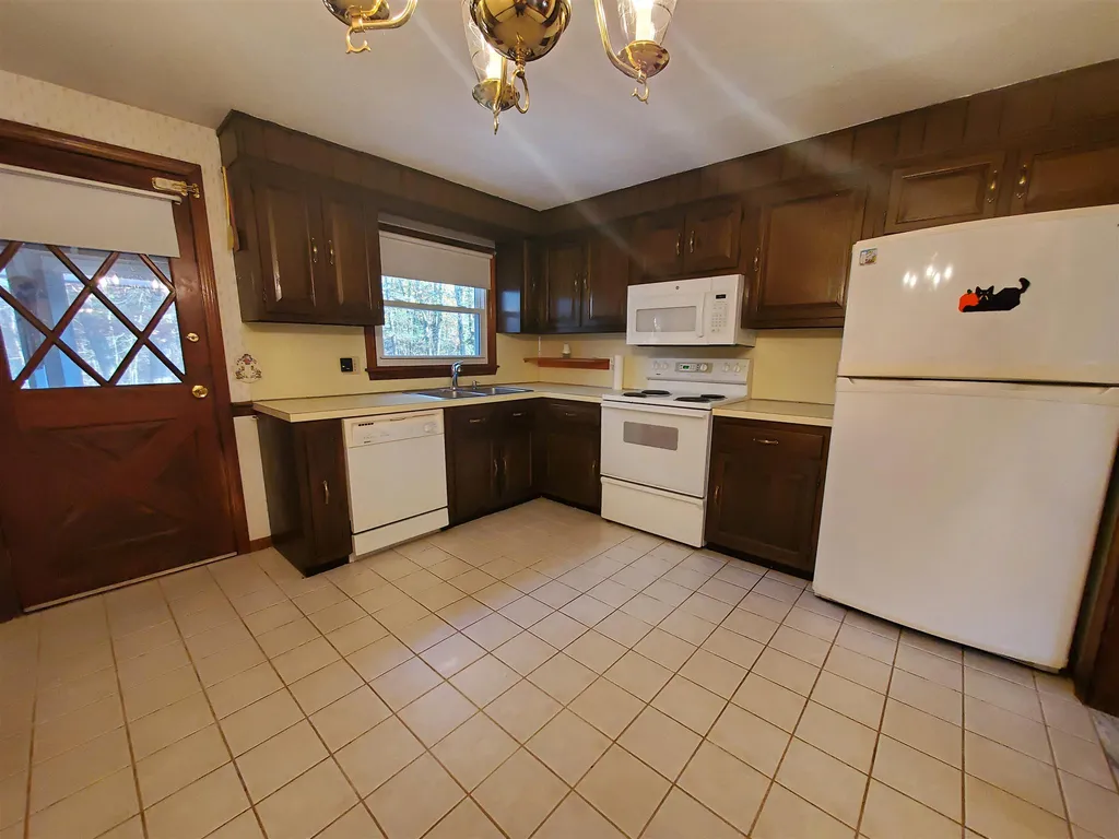 156 Mammoth Road Londonderry NH 03053