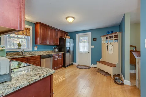 10 Lincoln Drive Raymond NH 03077