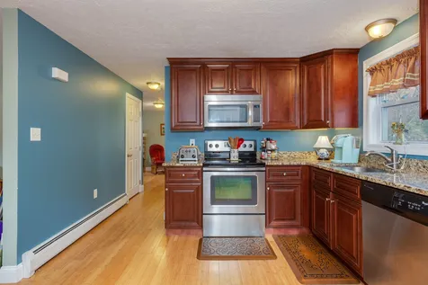 10 Lincoln Drive Raymond NH 03077