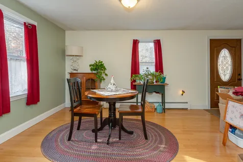 10 Lincoln Drive Raymond NH 03077