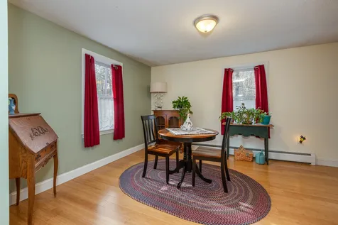 10 Lincoln Drive Raymond NH 03077