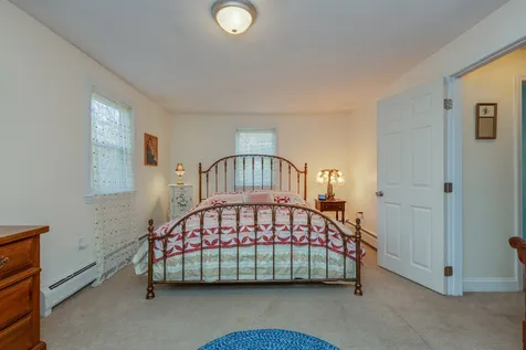 10 Lincoln Drive Raymond NH 03077