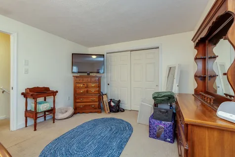 10 Lincoln Drive Raymond NH 03077