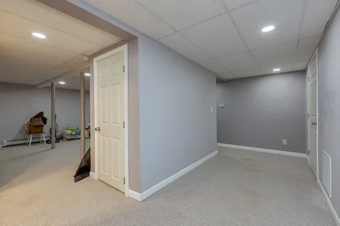 10 Lincoln Drive Raymond NH 03077