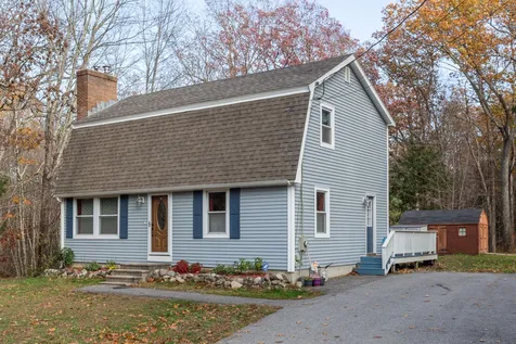10 Lincoln Drive Raymond NH 03077