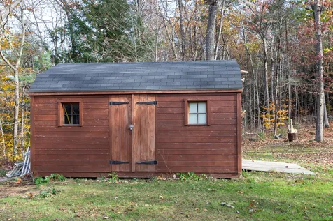 10 Lincoln Drive Raymond NH 03077