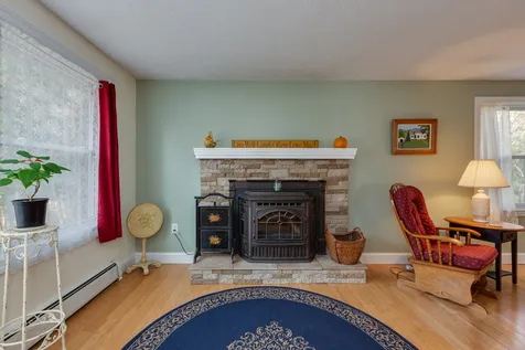 10 Lincoln Drive Raymond NH 03077