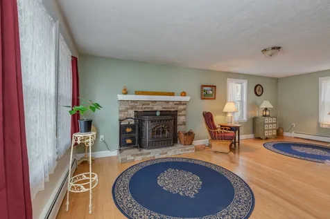 10 Lincoln Drive Raymond NH 03077