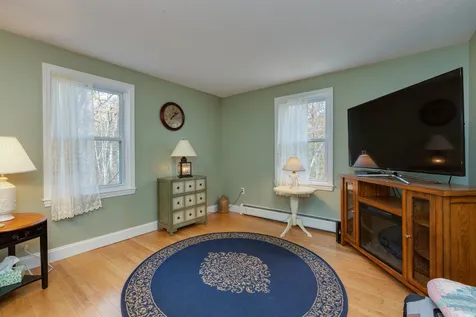 10 Lincoln Drive Raymond NH 03077