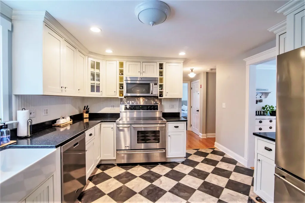 8 Country Club Lane Plaistow NH 03865